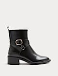 Stiefelette mit Blockabsatz, Schnalle und weiter Fußbreite