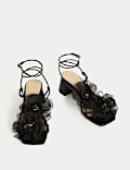 Sandales en organza et fleur à talons carrés  