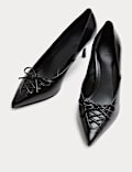 Escarpins à bout pointu, talons aiguilles et détail en dentelle