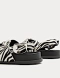 Ledersandalen mit Fußbett und Zebraprint