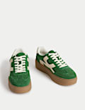 Zapatillas deportivas de ante con plataforma y detalle lateral