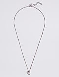Collier en argent, orné d’une pierre et de strass