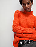 Pull en laine à maille torsadée et col cheminée
