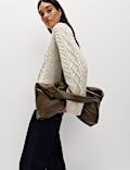 Cardigan en maille torsadée boutonné sur le devant