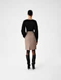 Figurformender Strick-Body mit V-Ausschnitt
