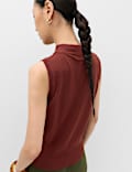 Schmal geschnittenes Strickoberteil mit Twist-Detail vorne
