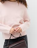 Pull &agrave; encolure ronde avec laine