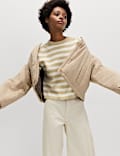 Gestreifter Crop-Pullover mit hohem Baumwollanteil