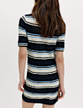 Dzianinowa sukienka mini w paski z przewagą bawełny