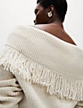 Trui met blote schouder, franjes en structuur