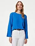 Blusa texturizada de escote cerrado