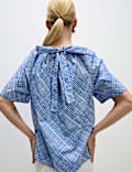 Blusa 100 % algodón con detalle de lazada en la parte trasera