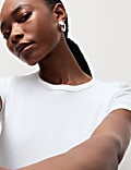 T-Shirt σε στενή γραμμή, με ριμπ ύφανση και υψηλή περιεκτικότητα σε βαμβάκι