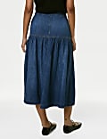 Denim gelaagde midi-rok met zoomdetail