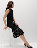 Midi-jurk met kanten details en opengewerkte rok