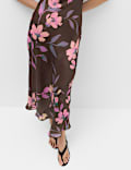 Fond de robe coupe longue en satin &agrave; col boule et motif floral