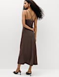 Fond de robe long &agrave; d&eacute;collet&eacute; rond