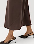 Fond de robe long &agrave; d&eacute;collet&eacute; rond