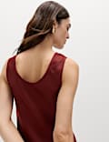 Robe midi coupe droite en satin &agrave; bretelles larges