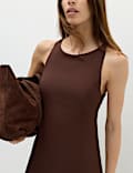 Robe midaxi coupe droite &agrave; bretelles crois&eacute;es