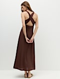 Robe midaxi coupe droite &agrave; bretelles crois&eacute;es