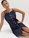 Robe tube courte en jean &agrave; bretelles et fermeture boutonn&eacute;e