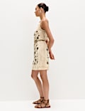 Robe caraco coupe courte 100 % coton &agrave; col en V et ornement