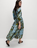 Gemustertes, tailliertes Midi-Kleid aus reiner Baumwolle mit V-Ausschnitt