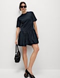 Minikleid aus reiner Baumwolle mit tiefem Taillenbund