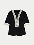 Bluse mit V-Ausschnitt und Spitzendetail
