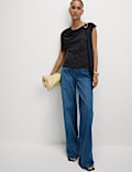 Top asymétrique en jersey avec finitions métalliques
