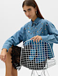 Camisa denim con cuello con adorno
