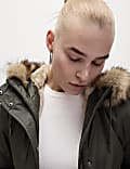 Parka cirée à capuche avec doublure en fausse fourrure, dotée de la technologie Stormwear™