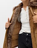 Chaqueta estilo parka 100 % algod&oacute;n con ribete de piel sint&eacute;tica