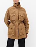 Chaqueta estilo parka 100 % algod&oacute;n con ribete de piel sint&eacute;tica
