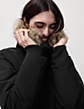 Gevoerde parka met capuchon van imitatiebont en Stormwear™