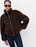 Chaqueta con cuello chimenea
