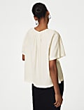 Blusa informal de modal con cuello redondo