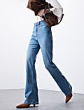 Jeans acampanados de cintura alta