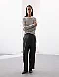 Pantalones de lana de corte fuseau y raya diplomática
