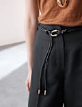 Pantalón tapered de lino con cinturón con pata zanahoria
