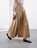 Pantalones de pata muy ancha con pinzas delanteras