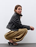 Pantalon ballon en cupro pliss&eacute; longueur cheville &agrave; ourlet resserr&eacute;
