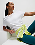 Camiseta informal de cuello redondo cortada con láser