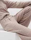 Superzachte boucl&eacute; joggingbroek met hoge taille en wijde pijpen