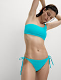 Haut de bikini à une manche et motif texturé