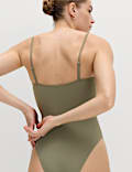 Maillot de bain rembourr&eacute; &agrave; d&eacute;collet&eacute; rond et perles