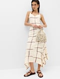 Kleid mit Hanky-Saum, hohem Leinenanteil, V-Ausschnitt und Muster
