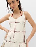 Kleid mit Hanky-Saum, hohem Leinenanteil, V-Ausschnitt und Muster