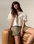Dreilagige bestickte Shorts aus reiner Baumwolle